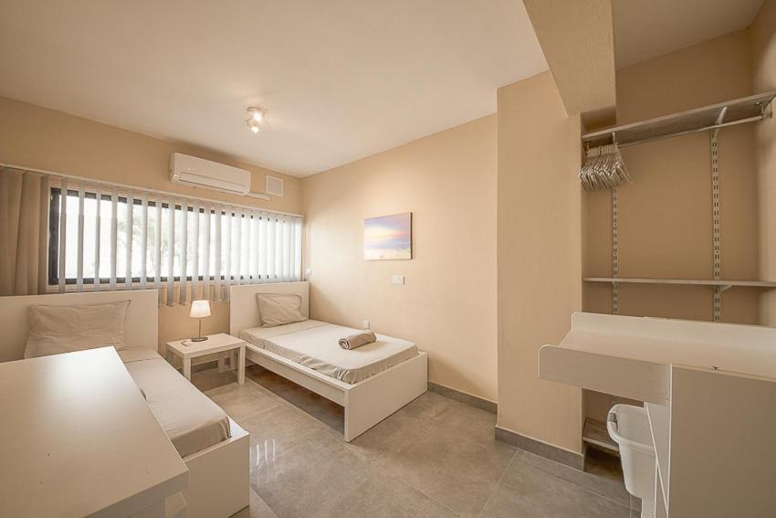 Peach Seaview 3 Bedroom Apartament