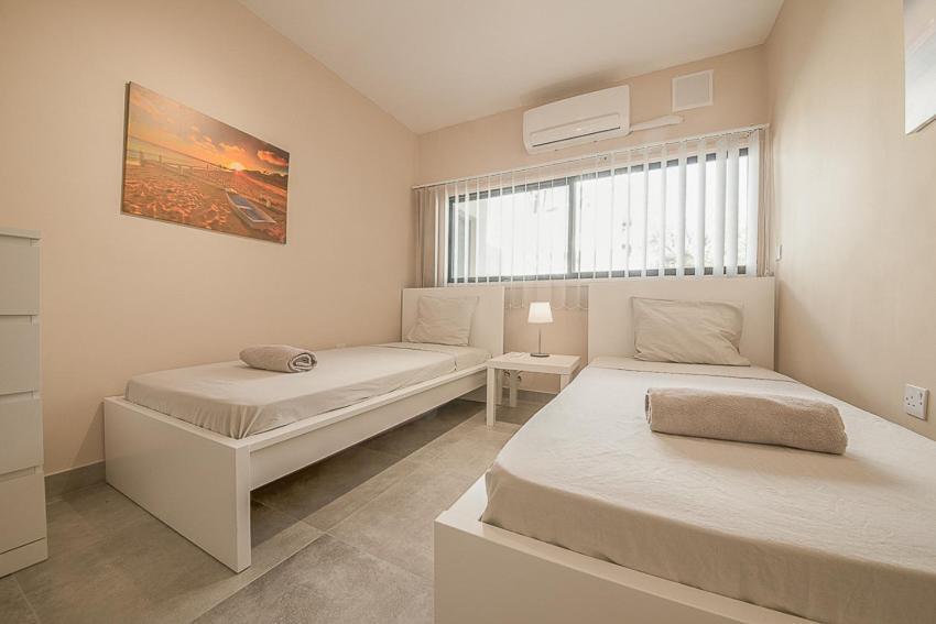 Peach Seaview 3 Bedroom Apartament